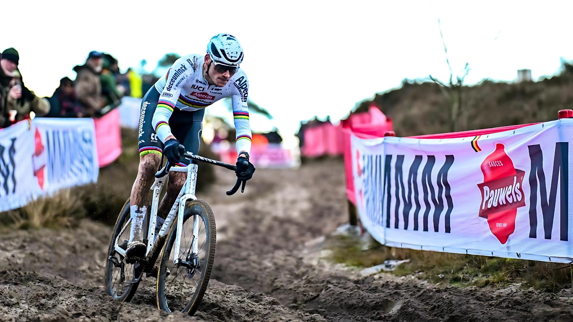 Van der Poel vtrhl do cyklokrosu jako uragán a deklasoval celé startovní pole!